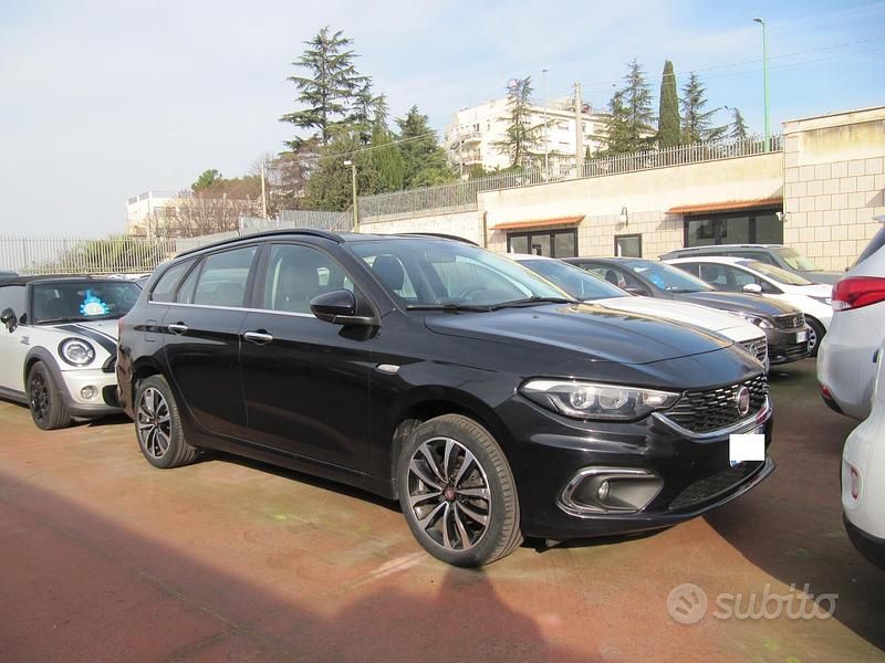 Usata Fiat Tipo Easy 120 CV (88 kW) 2019 Nero Station wagon