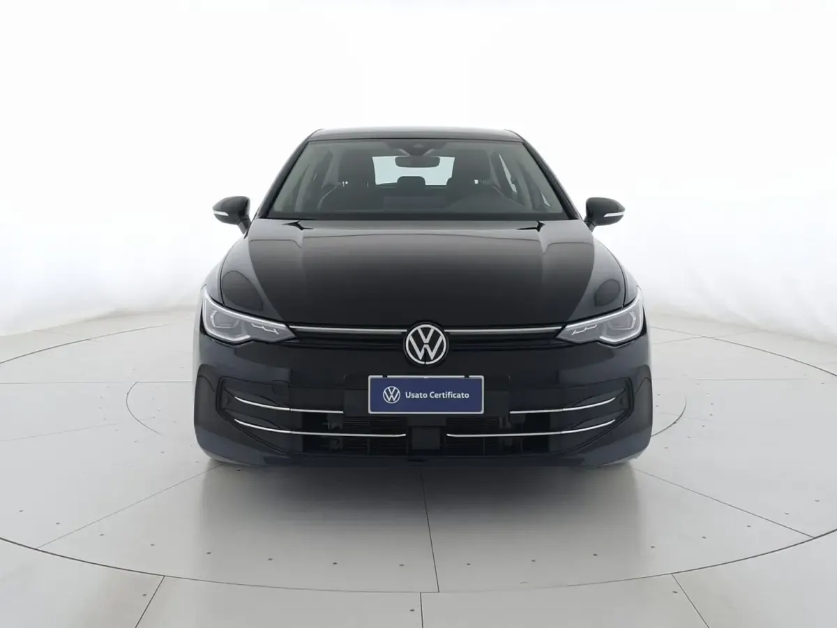 Usata VW Golf VIII Style 150 CV (110 kW) 2025 Grenadill black metallizzato Berlina