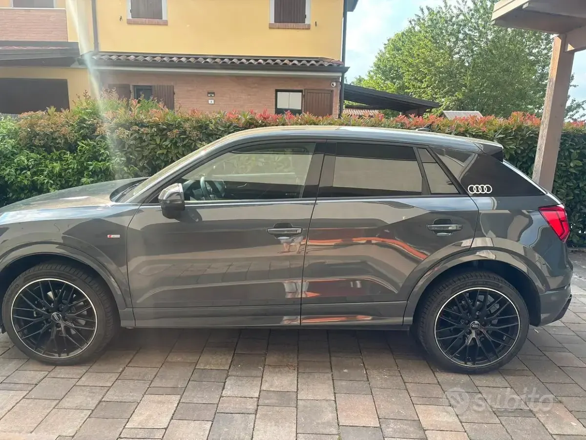 Usata Audi Q2 116 CV (85 kW) 2019 Grigio SUV