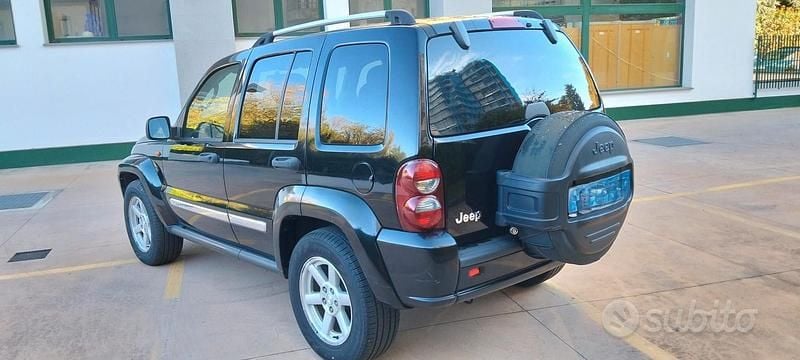 Usata Jeep Cherokee 2005 Nero SUV