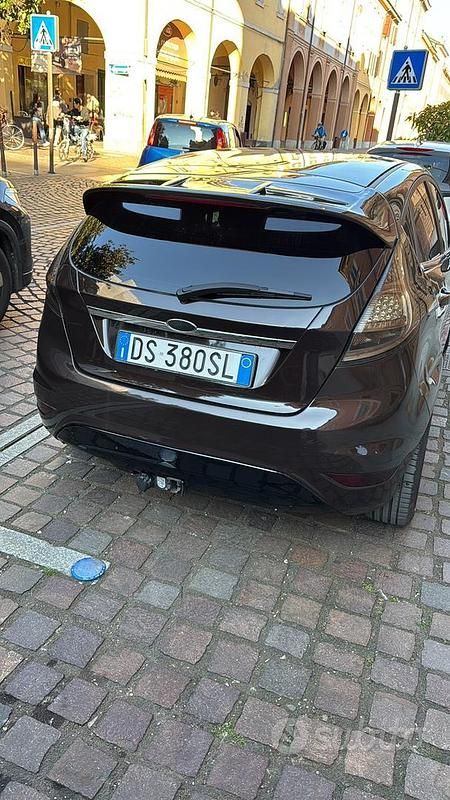 Usata Ford Fiesta 68 CV (50 kW) 2008 Marrone Utilitaria