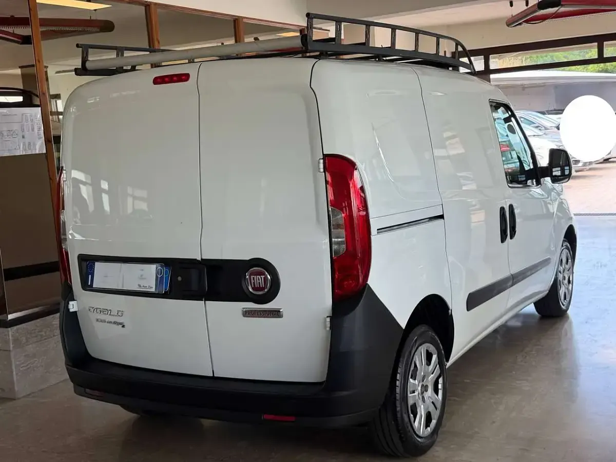 Usata Fiat Doblò 105 CV (77 kW) 2016 Bianco Monovolume