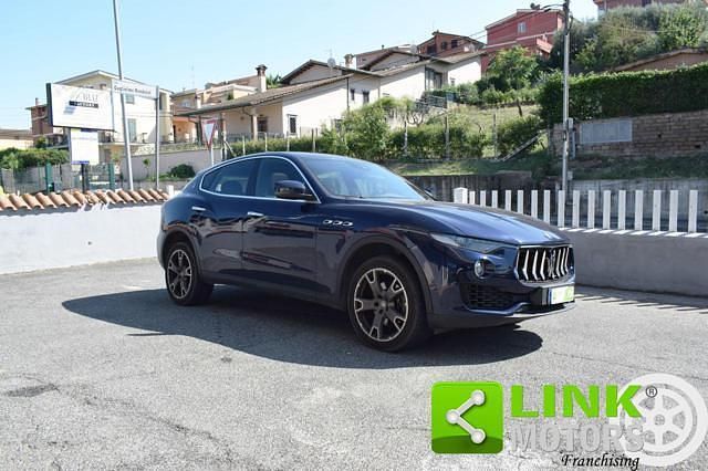 Usata Maserati Levante GranLusso 275 CV (202 kW) 2018 Blu SUV