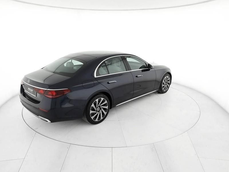 Usata Mercedes E220 Premium Plus 197 CV (144 kW) 2025 Blu/azzurro Berlina