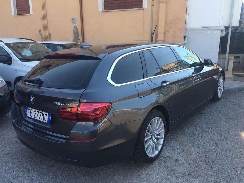 Usata BMW 520 Luxury Line 190 CV (139 kW) 2016 Grigio Station wagon