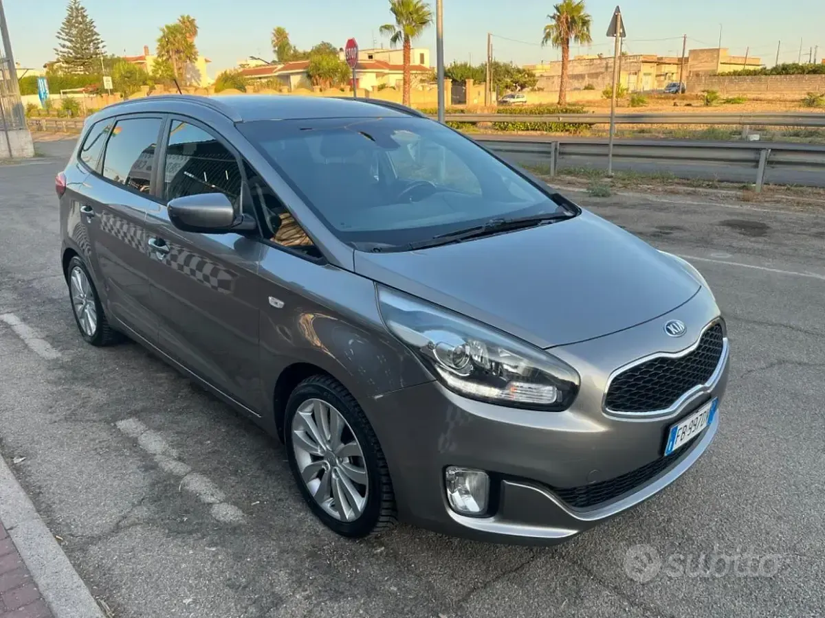 Usata Kia Carens 115 CV (84 kW) 2015 Grigio Monovolume
