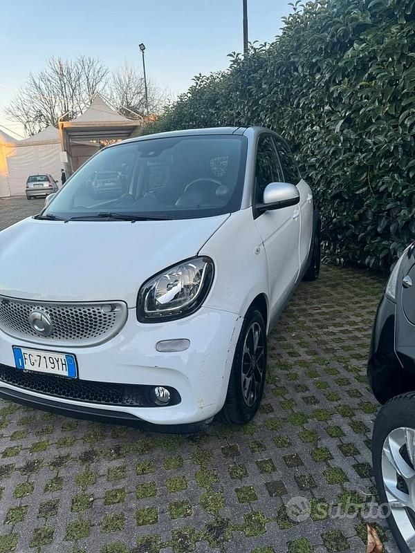 Begagnad Smart ForFour 71 HK (52 kW) 2016 Vit Halvkombi