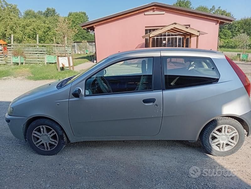 Usata Fiat Punto 80 CV (58 kW) 2001 Grigio Utilitaria