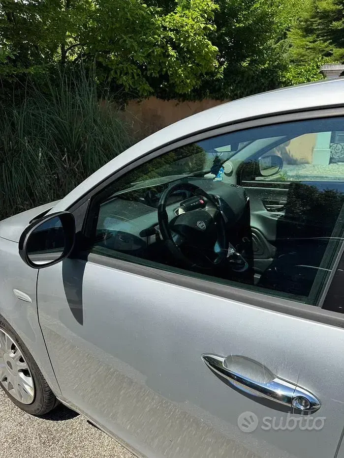 Usata Lancia Ypsilon Silver 69 CV (50 kW) 2013 Grigio Utilitaria