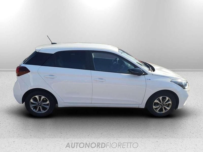Usata Hyundai i20 75 CV (55 kW) 2020 Bianco Utilitaria