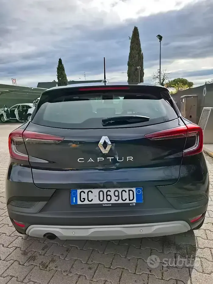 Usata Renault Captur Zen 101 CV (74 kW) 2020 Nero SUV