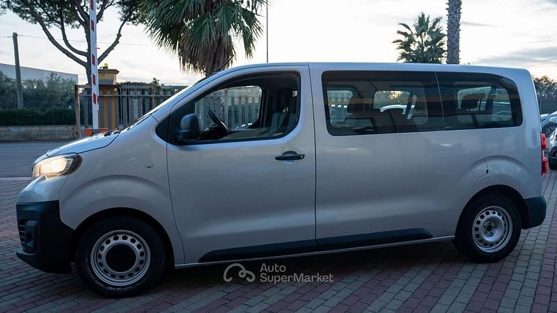 Usata Peugeot Traveller 116 CV (85 kW) 2016 Argento Monovolume