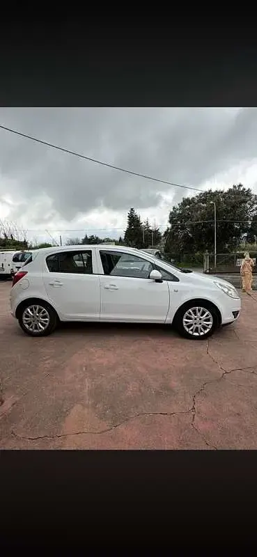 Usata Opel Corsa Cosmo 90 CV (66 kW) 2009 Utilitaria