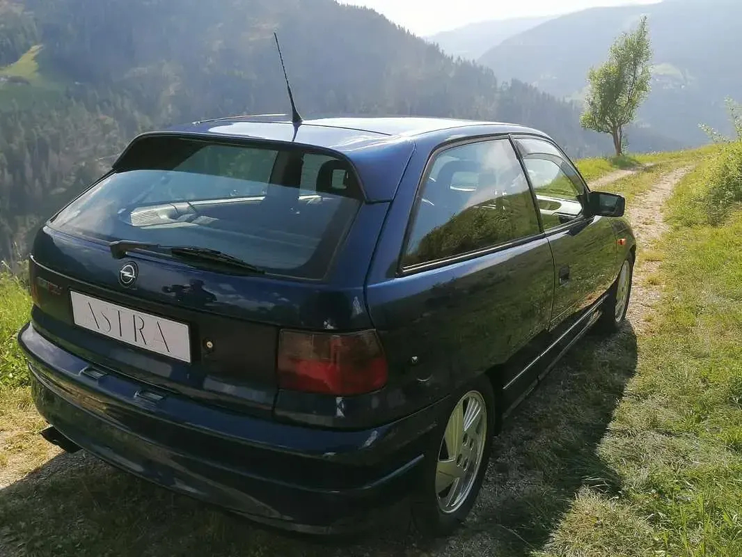 Usata Opel Astra 150 CV (110 kW) 1993 Berlina