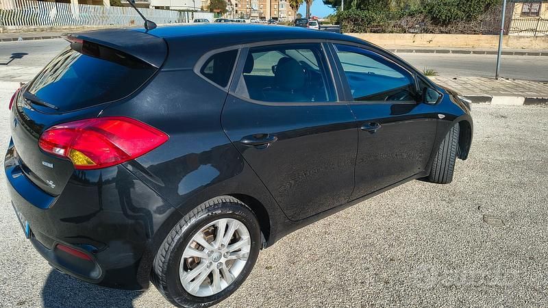 Usata Kia Ceed 115 CV (84 kW) 2013 Nero Utilitaria