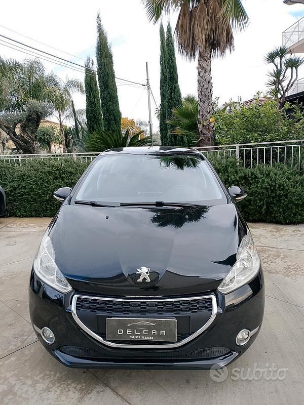 Usata Peugeot 208 Allure 82 CV (60 kW) 2013 Nero Utilitaria