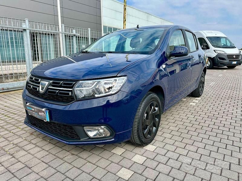 Usata Dacia Sandero Lauréate 75 CV (55 kW) 2019 Blu Berlina