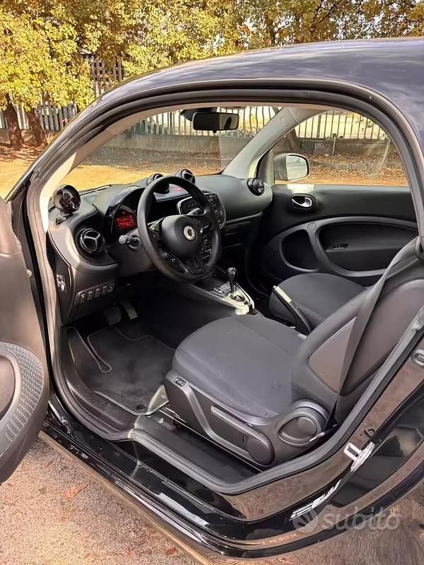 Usata Smart ForTwo Coupé 60 kW (82 CV) 2021 Nero Utilitaria