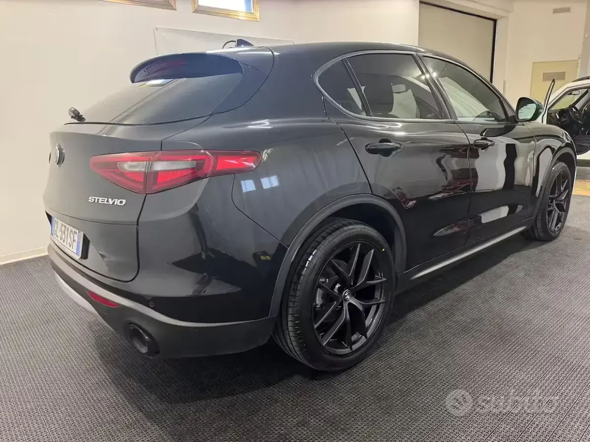 Usata Alfa Romeo Stelvio Sprint 190 CV (139 kW) 2022 Nero SUV