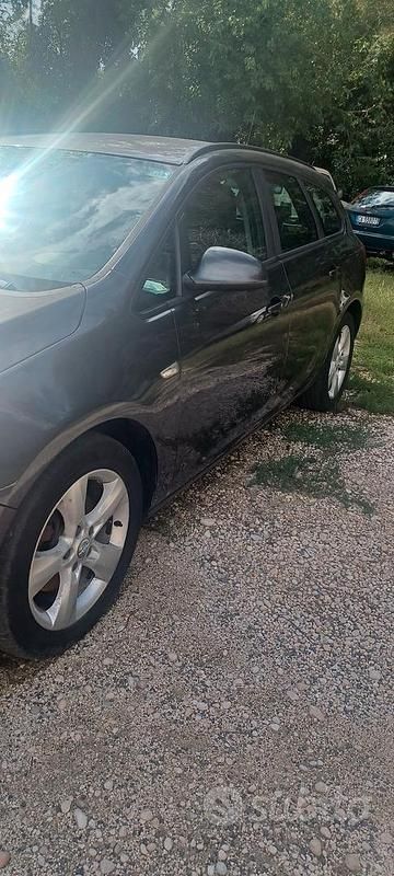 Usata Opel Astra Sport 110 CV (80 kW) 2011 Grigio Station wagon