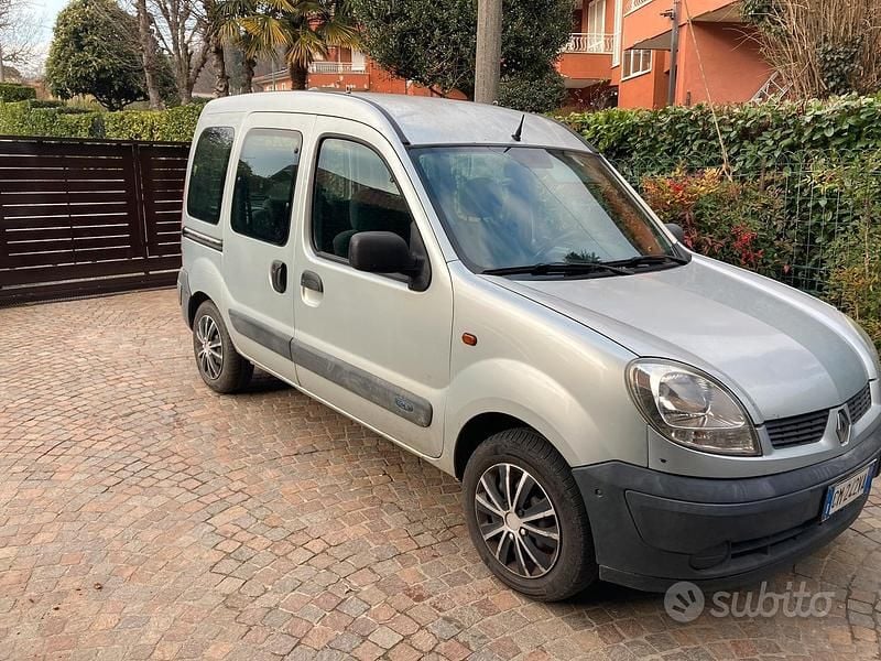 Usata Renault Kangoo 75 CV (55 kW) 2004 Grigio Station wagon