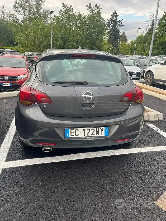 Usata Opel Astra 90 CV (66 kW) 2011 Grigio Berlina
