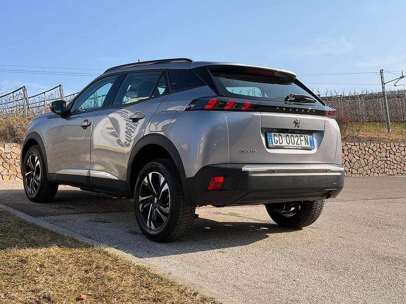 Usata Peugeot 2008 Allure 102 CV (75 kW) 2021 Argento SUV