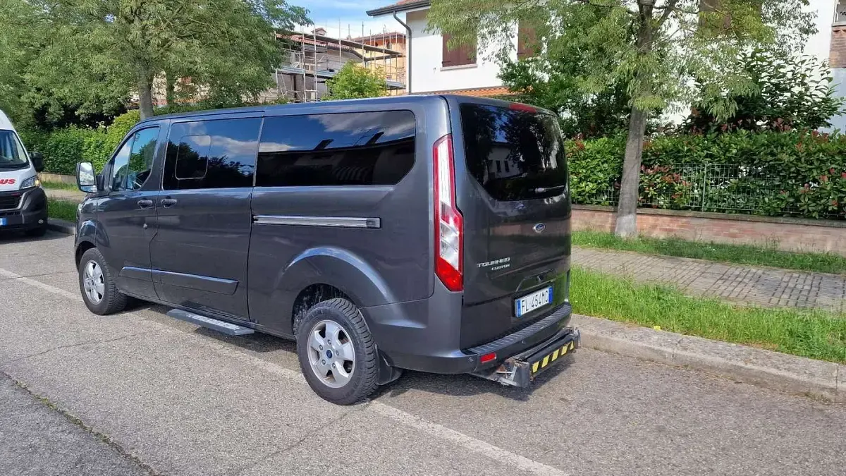 Usata Ford Tourneo Custom 170 CV (125 kW) 2018 Grigio Furgone