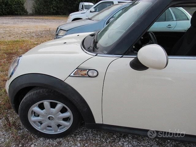 Begagnad Mini ONE 75 HK (55 kW) 2010 Beige Halvkombi