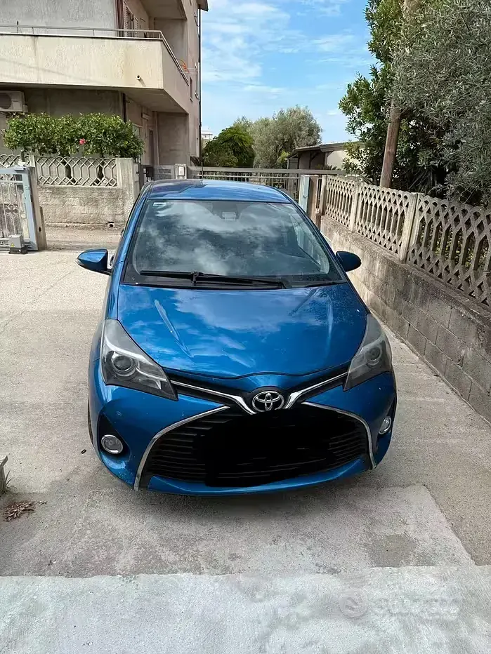 Usata Toyota Yaris 90 CV (66 kW) 2016 Bluazzurro Berlina