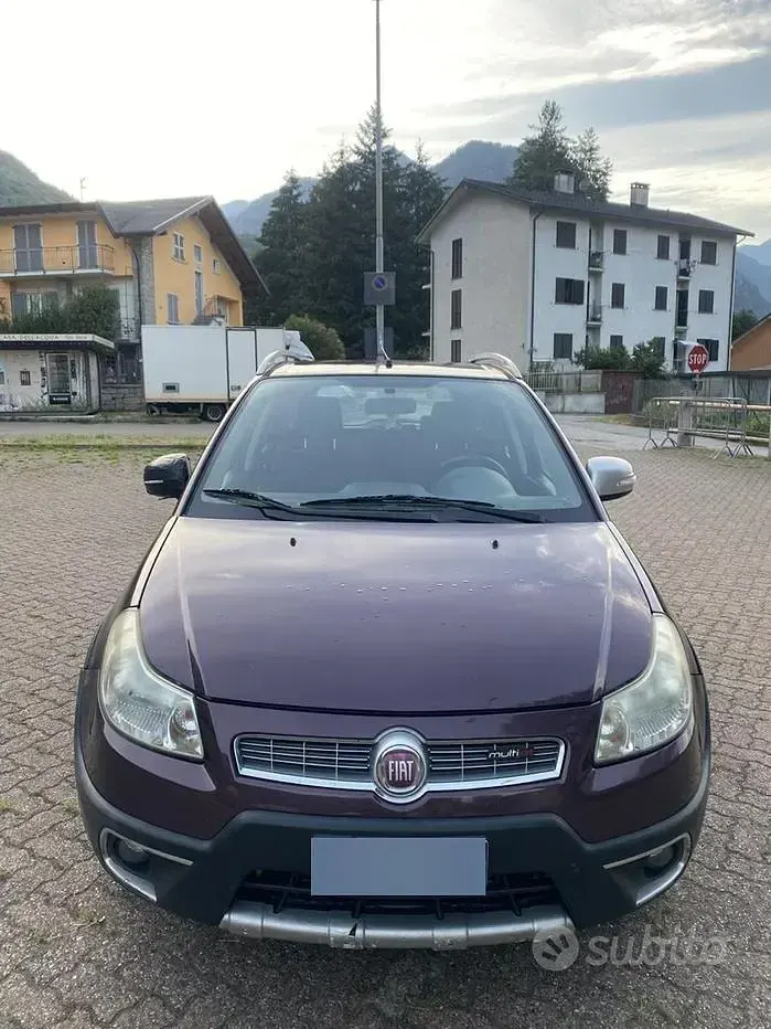 Usata Fiat Sedici 135 CV (99 kW) 2013 Viola SUV