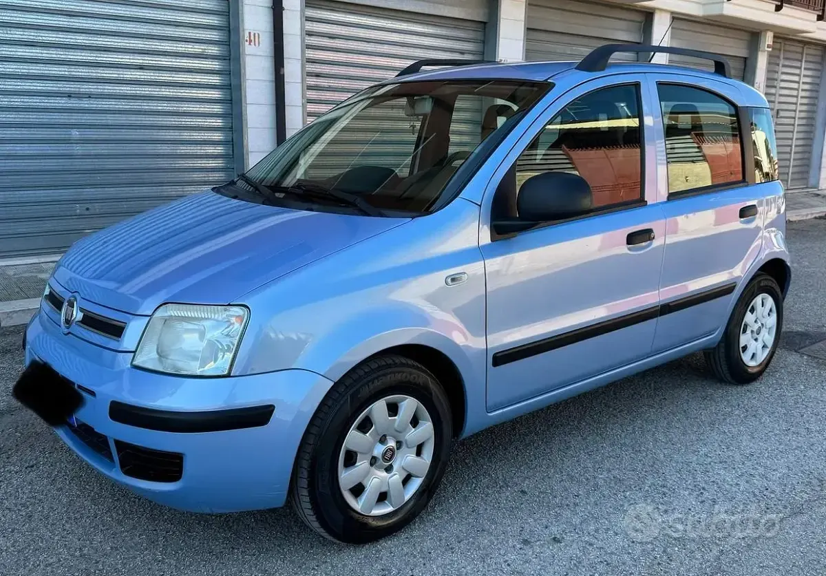 Usata Fiat Panda Lounge 69 CV (50 kW) 2012 Bluazzurro Utilitaria