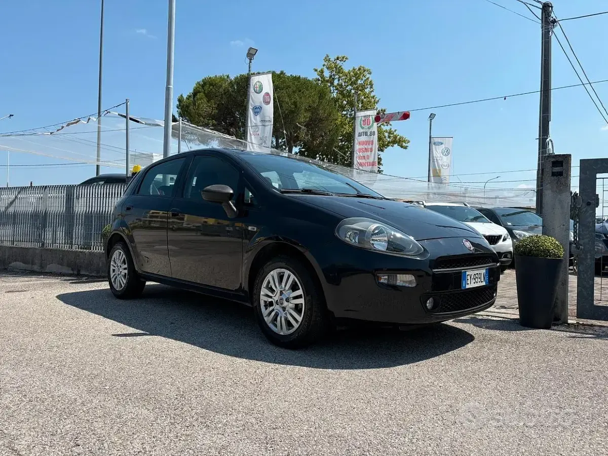 Usata Fiat Punto Lounge 77 CV (56 kW) 2015 Utilitaria