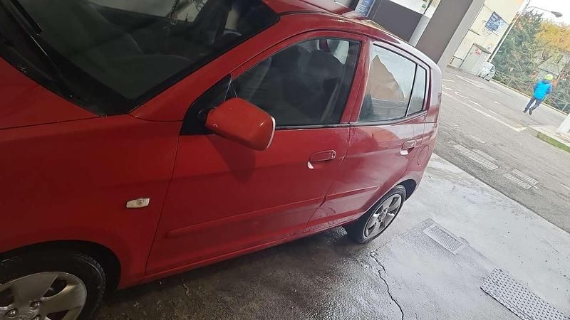 Begagnad Kia Picanto EX 65 HK (47 kW) 2006 Röd Halvkombi