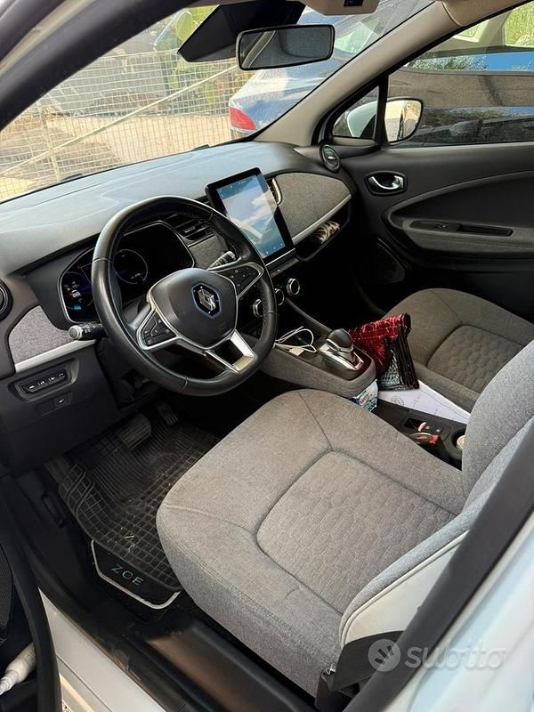 Usata Renault Zoe 100 kW (136 CV) 2021 Bianco Utilitaria