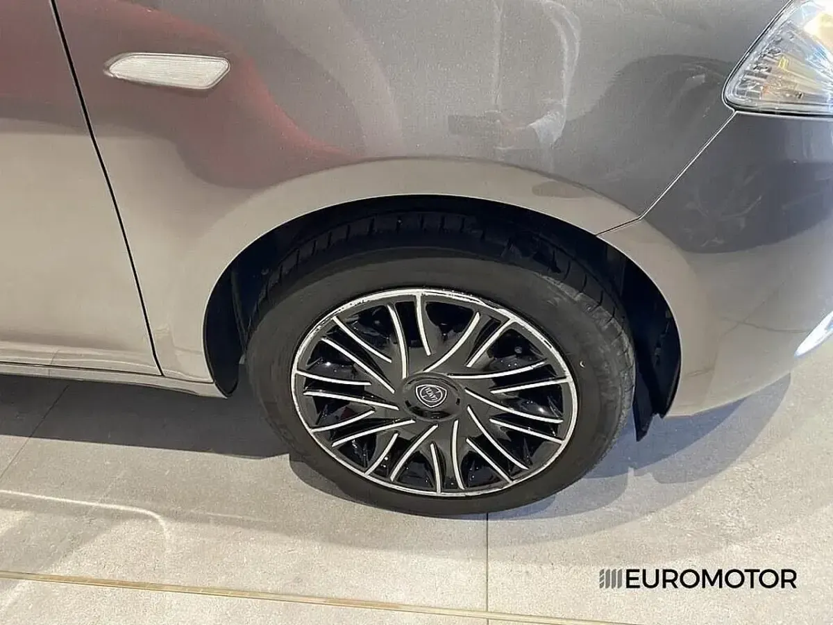 Usata Lancia Ypsilon 69 CV (50 kW) 2018 Grigio Utilitaria