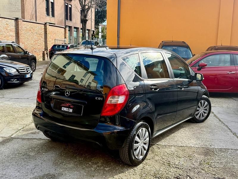 Usata Mercedes A180 109 CV (80 kW) 2010 Nero Berlina