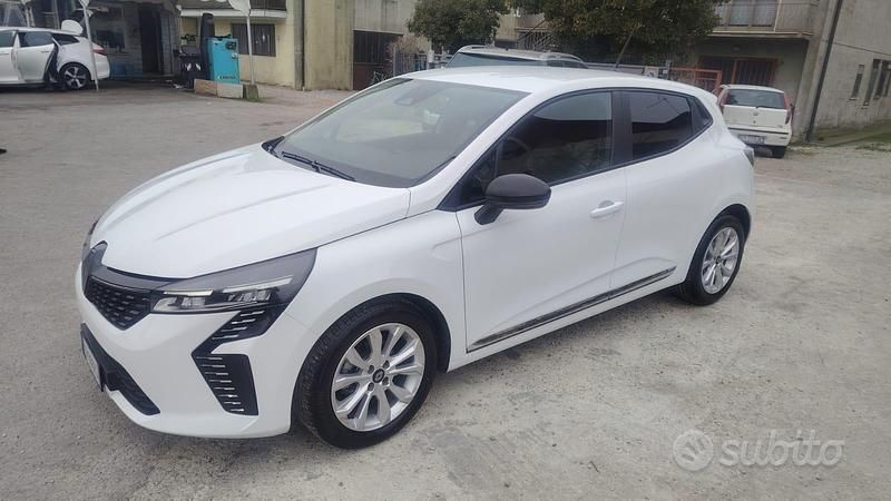 Usata Renault Clio V 67 CV (49 kW) 2024 Bianco Berlina