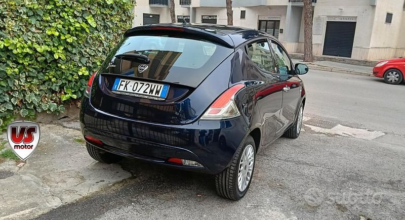Usata Lancia Ypsilon Gold 69 CV (50 kW) 2017 Blu Utilitaria