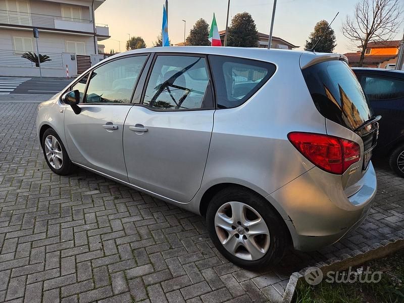 Usata Opel Meriva 120 CV (88 kW) 2016 Grigio Monovolume