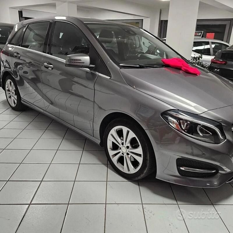 Usata Mercedes B180 Premium 109 CV (80 kW) 2017 Grigio Utilitaria