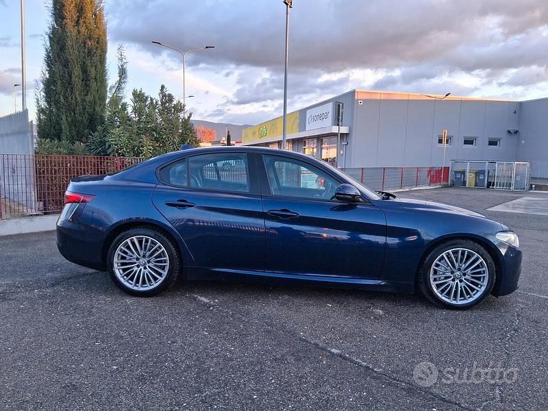 Usata Alfa Romeo Giulia 150 CV (110 kW) 2016 Blu Berlina