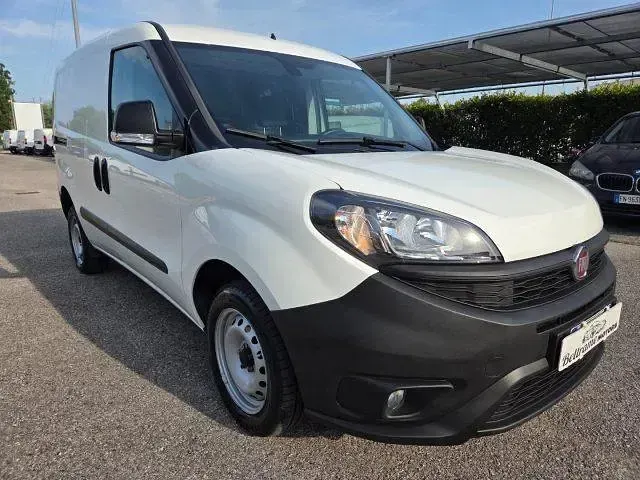 Usata Fiat Doblò S 95 CV (69 kW) 2021 Bianco Monovolume