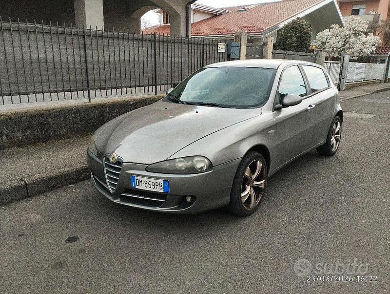 Usata Alfa Romeo 147 2007 Grigio Utilitaria