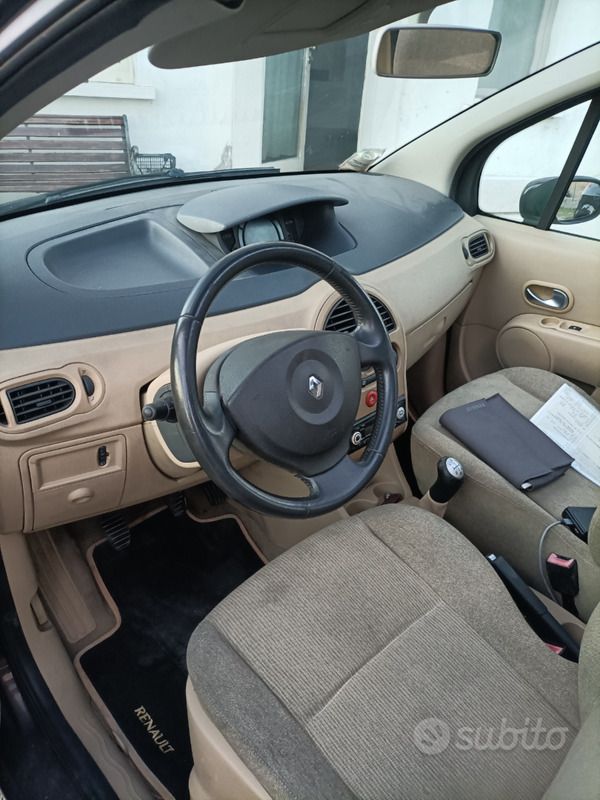 Usata 2004 Renault Modus Monovolume | 2800 € - Immagine 1/4