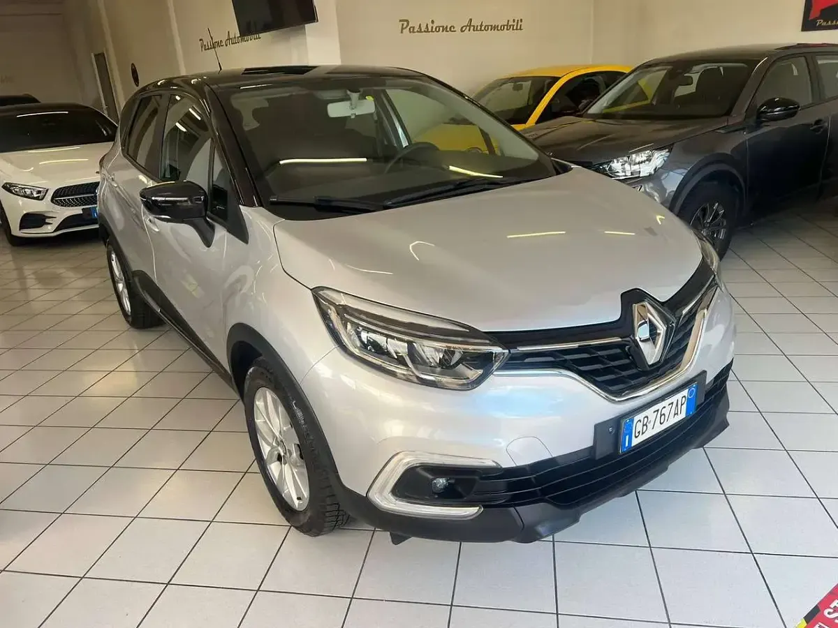 Usata Renault Captur 131 CV (96 kW) 2020 Argento SUV