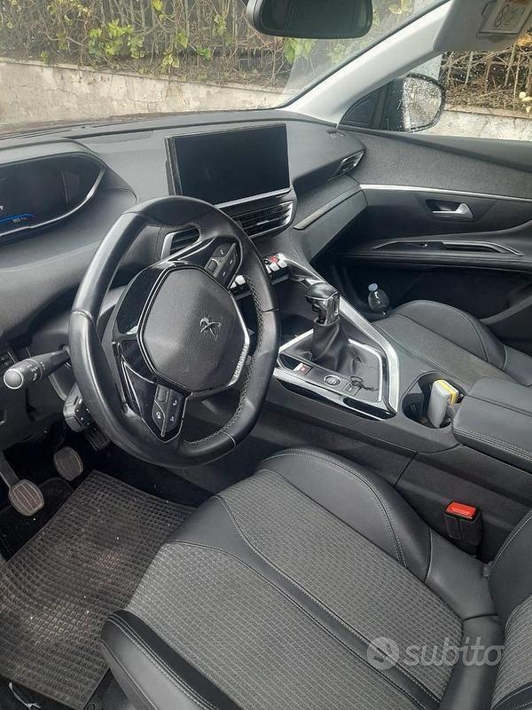 Usata Peugeot 5008 Allure 150 CV (110 kW) 2022 Marrone Monovolume