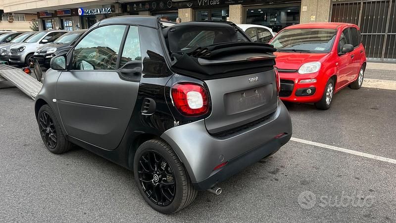 Usata Smart ForTwo Cabrio Superpassion 90 CV (66 kW) 2019 Grigio Cabrio
