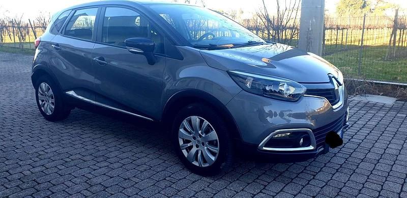 Usata Renault Captur 90 CV (66 kW) 2013 Grigio SUV