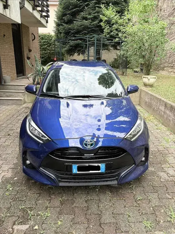 Usata Toyota Yaris Hybrid Trend 92 CV (67 kW) 2021 Blu/azzurro Berlina